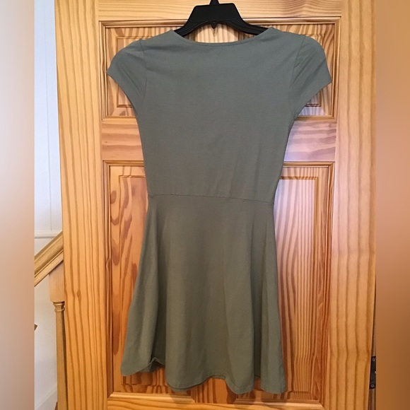 FOREVER 21 KEYHOLE TIE SKATER DRESSES SZ M LOT OF 2 YELLOW OLIVE ARMY GREEN - Picture 5 of 8